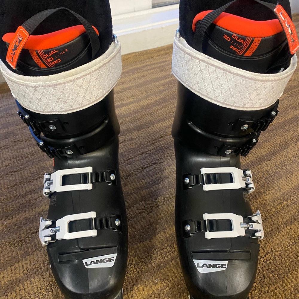 NEW Lange Ski Boots